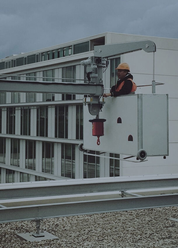 Laboratoire National de Santé Auxiliary hoist